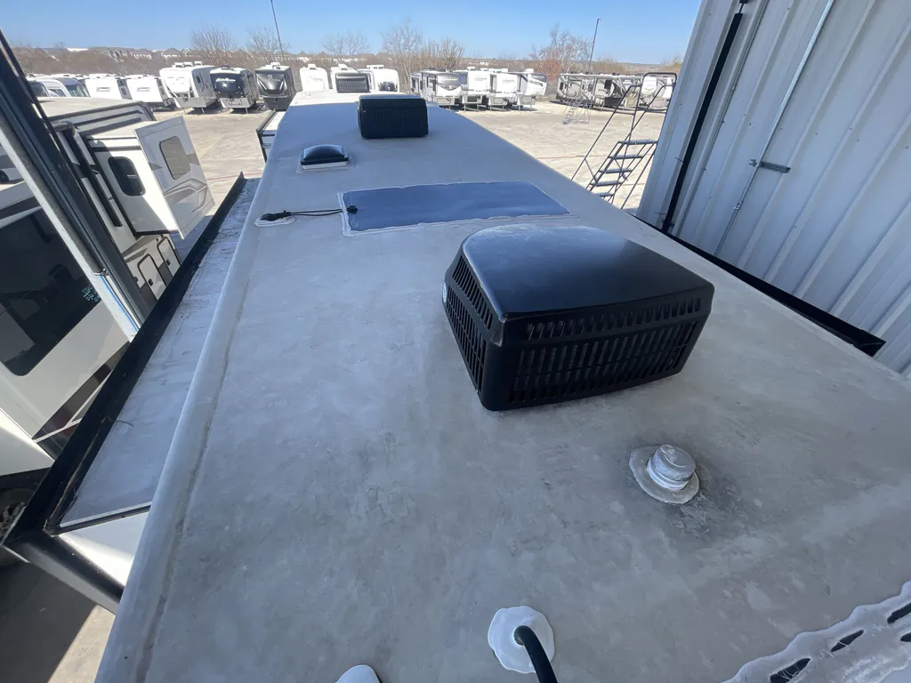 2022 Forest River Cardinal Luxury 380RLX, Photos photo 45