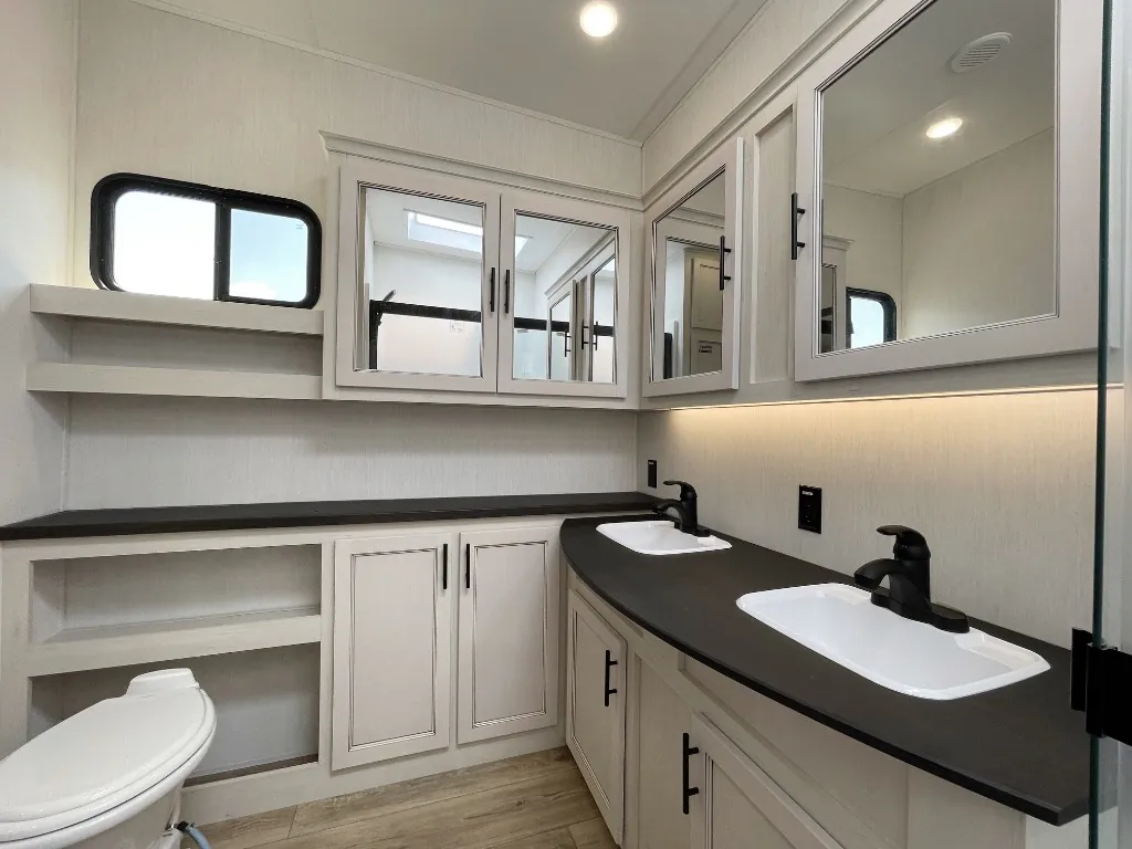 2026 Forest River Sabre 37FLH — Photo 5