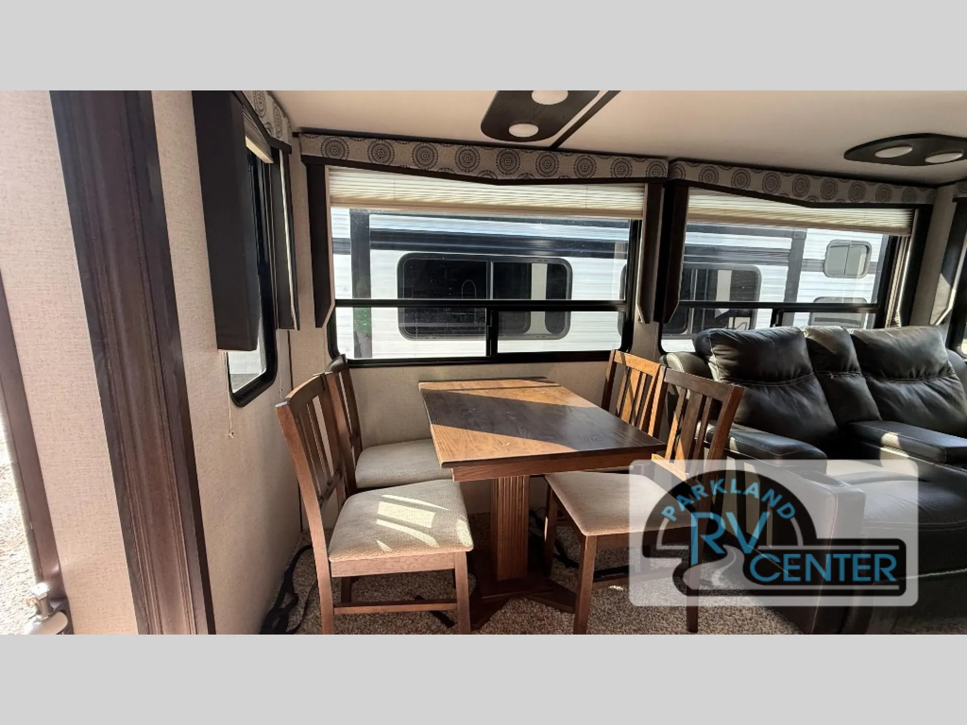2020 Dutchmen Atlas 3172RLKB - Photo 4