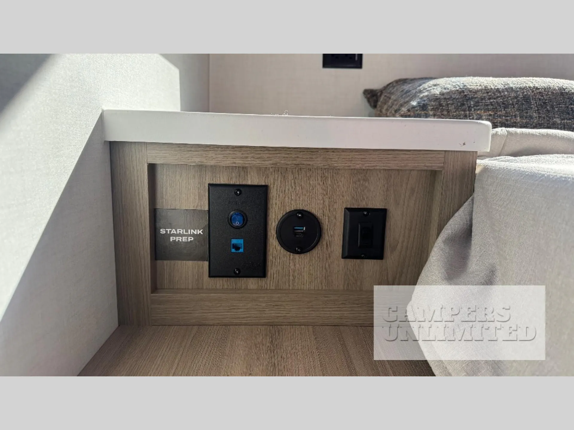 2027 Forest River Rockwood Mini Lite 2109S — Photo 5