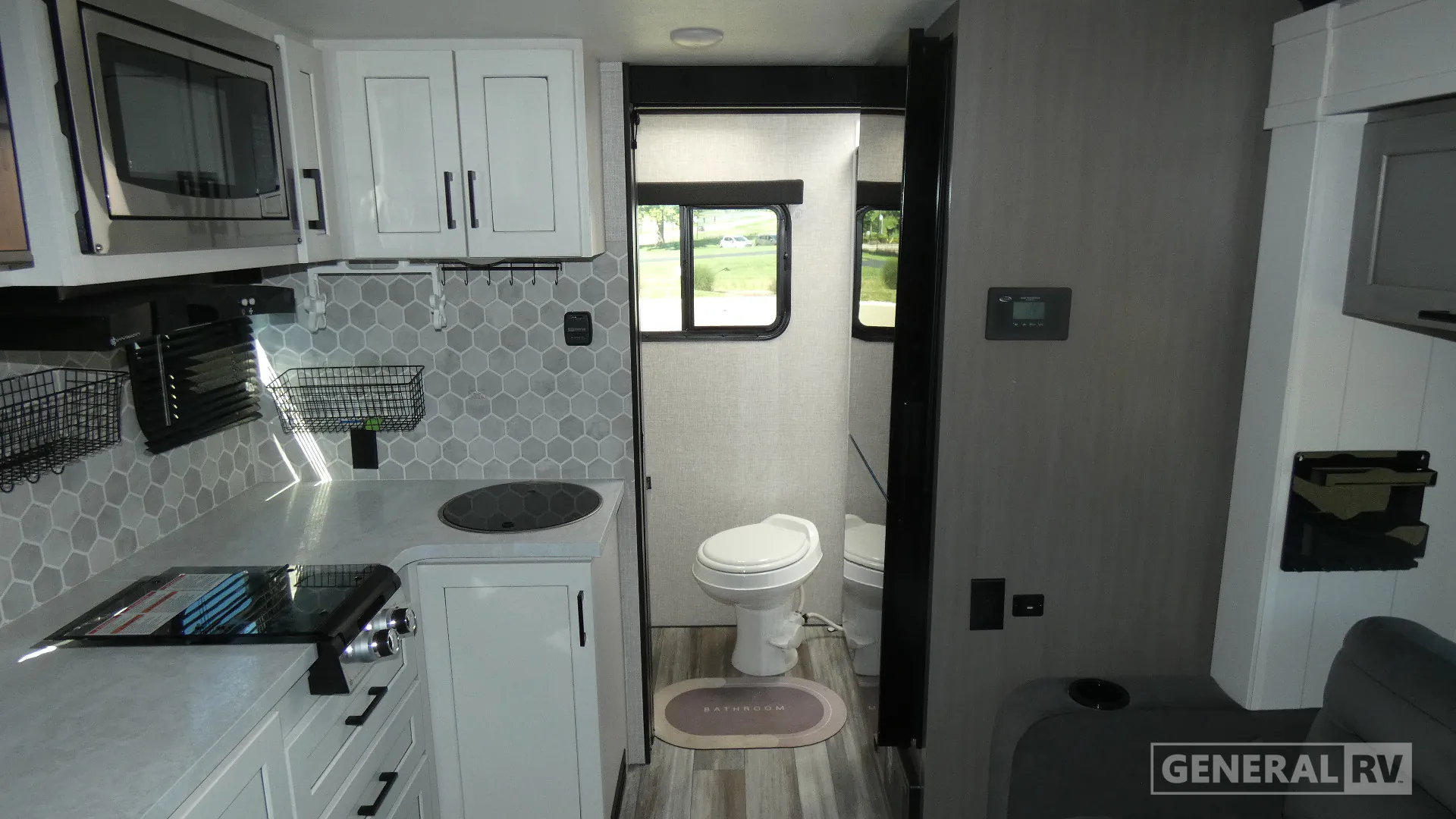 2025 Jayco Jay Feather Air 16RB - Photo 3