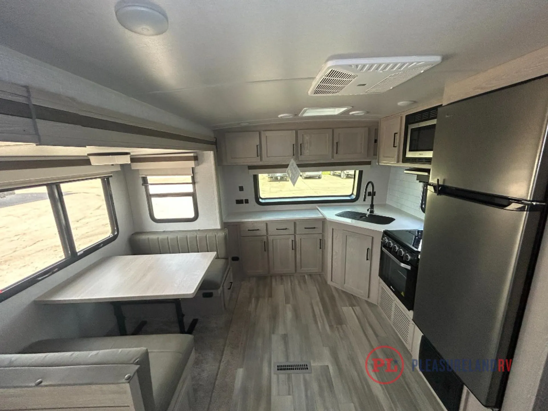 2022 Forest River Rockwood Ultra Lite 2608BS — Photo 6