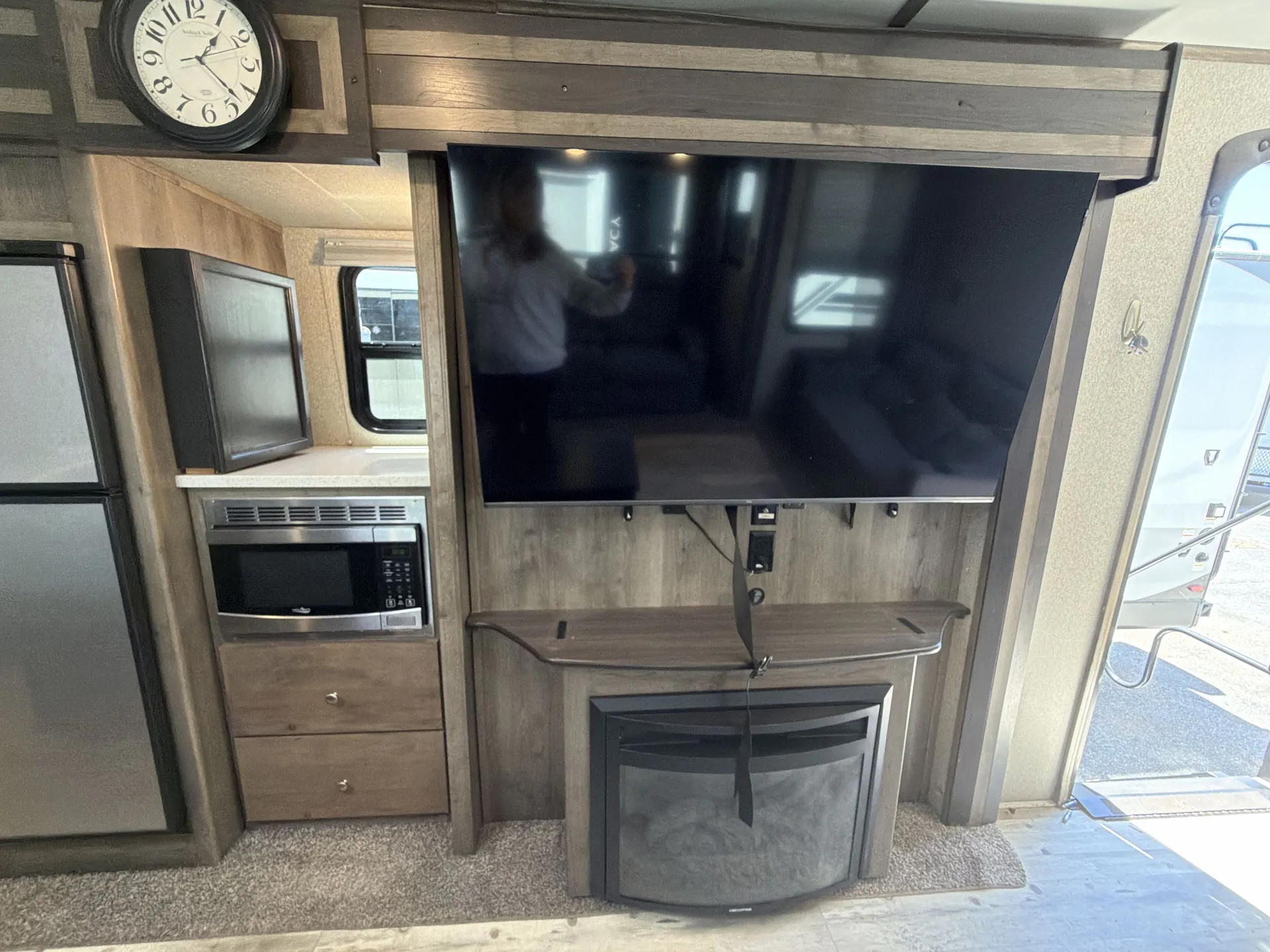2019 Keystone Sprinter Limited 333FKS — living area main