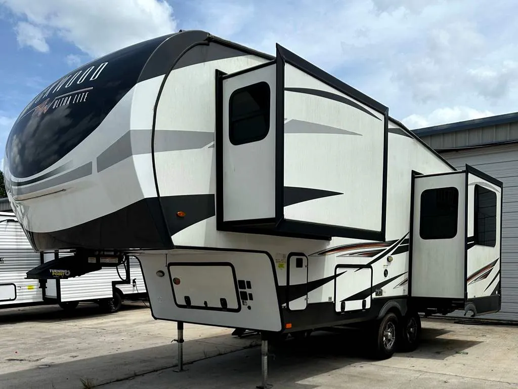 2021 Forest River Rockwood Ultra Lite 2442BS - Photo 2