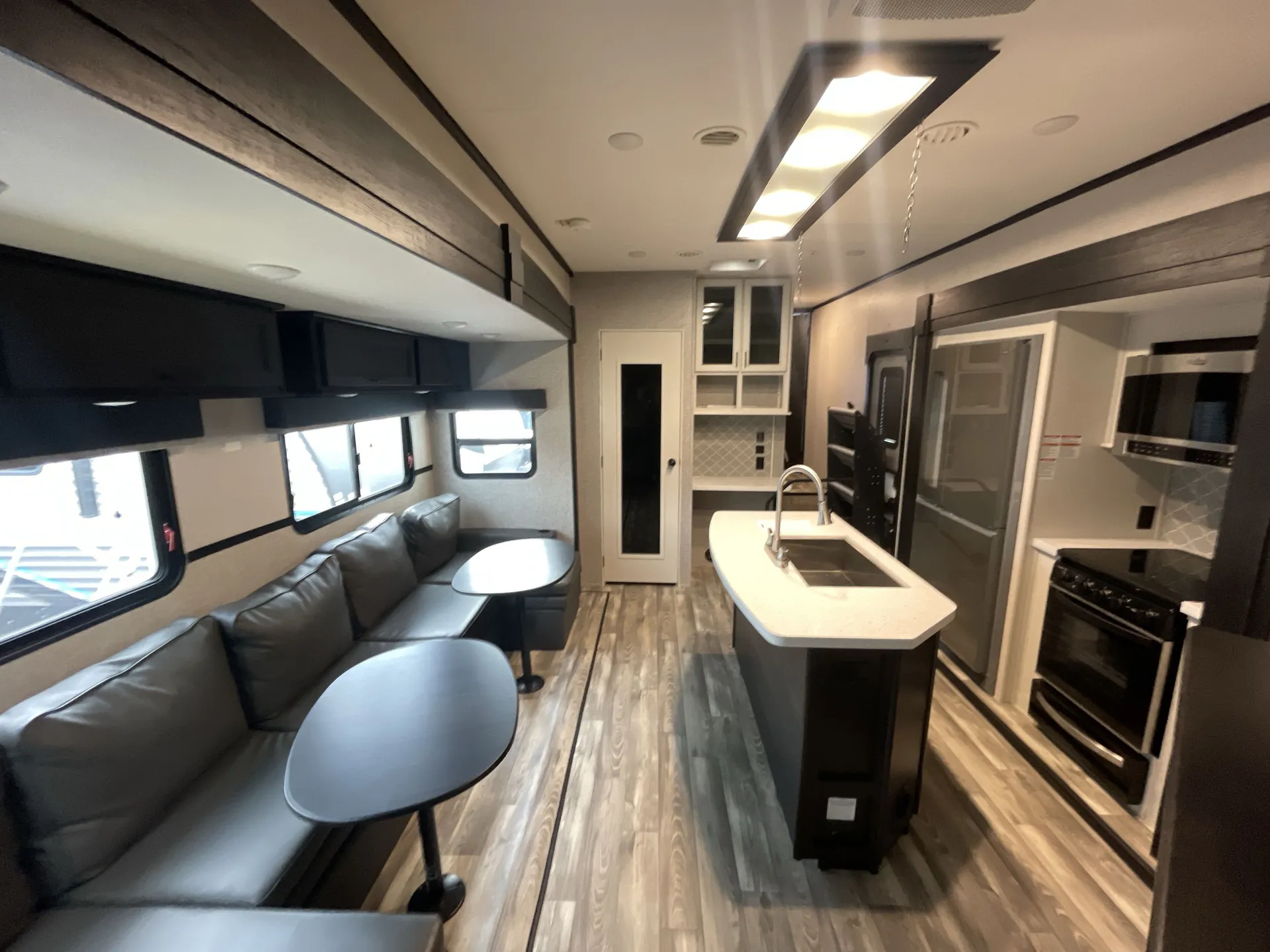 2022 Highland Ridge Roamer 364BHS — living area main