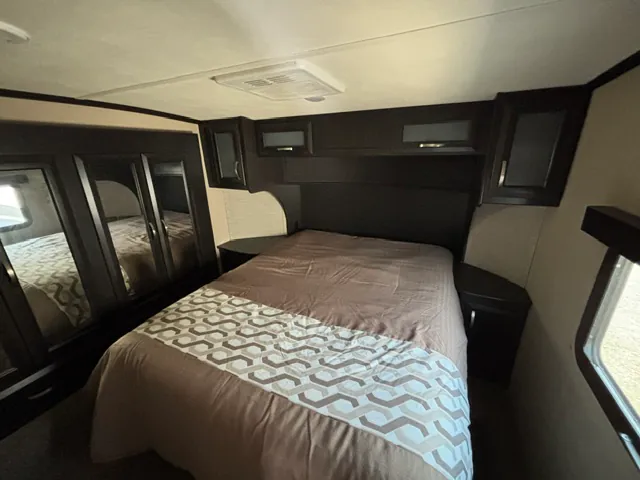 2018 Dutchmen Voltage Triton 3551, Photos photo 42