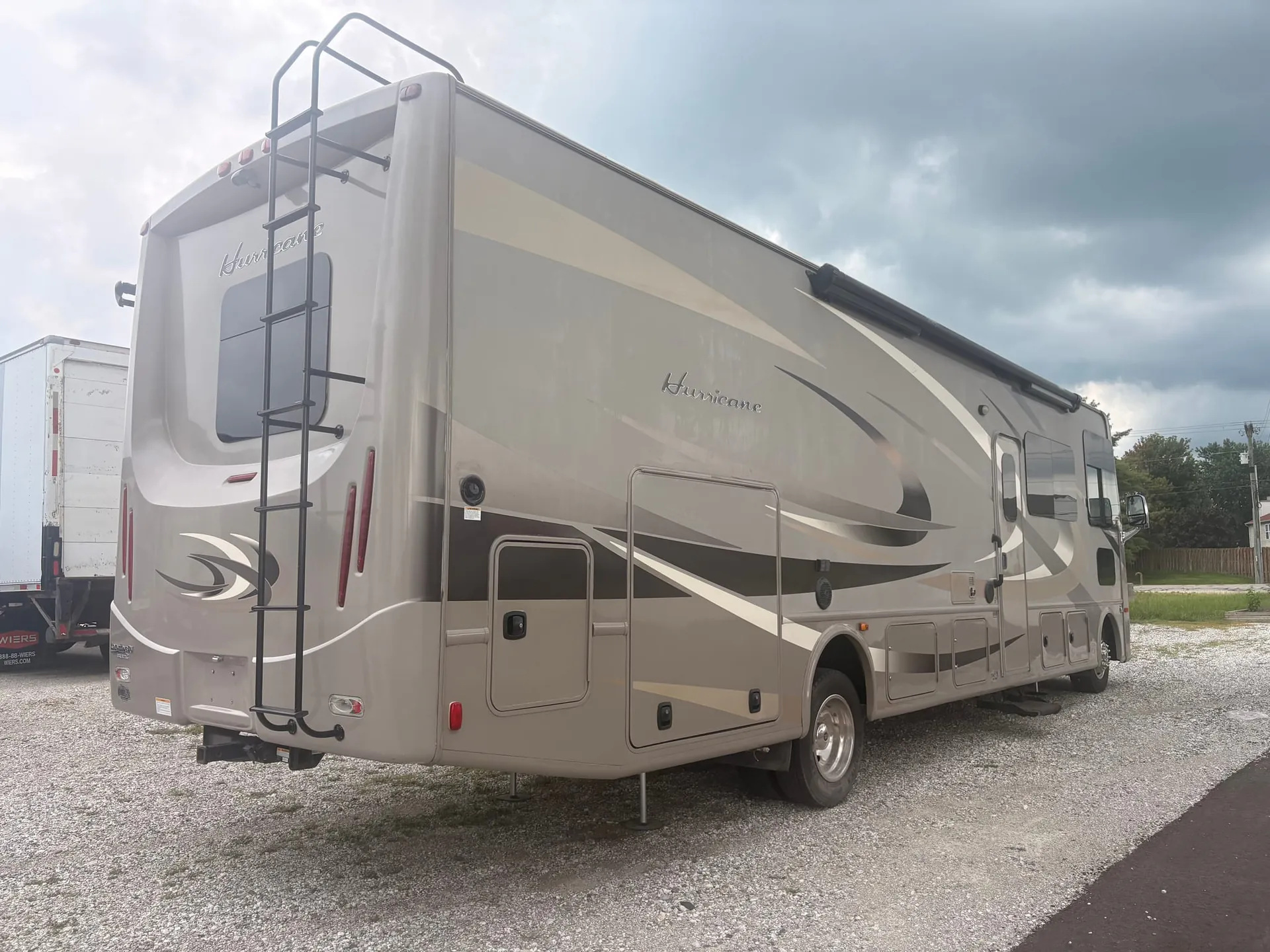 2016 Thor Motor Coach Hurricane 34J - Photo 3