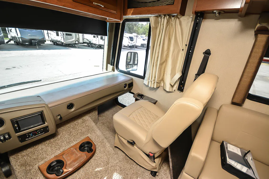 2017 Fleetwood Flair 30P, Photos photo 25