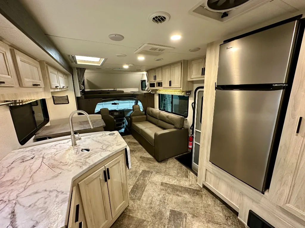 2021 Forest River Sunseeker Classic 3050S - Photo 4