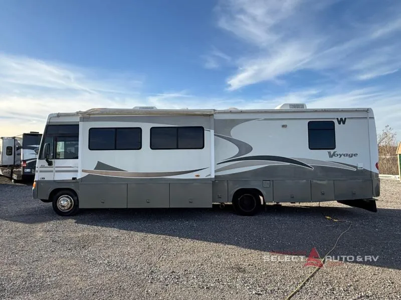 2005 Winnebago Voyager 35D - Photo 3