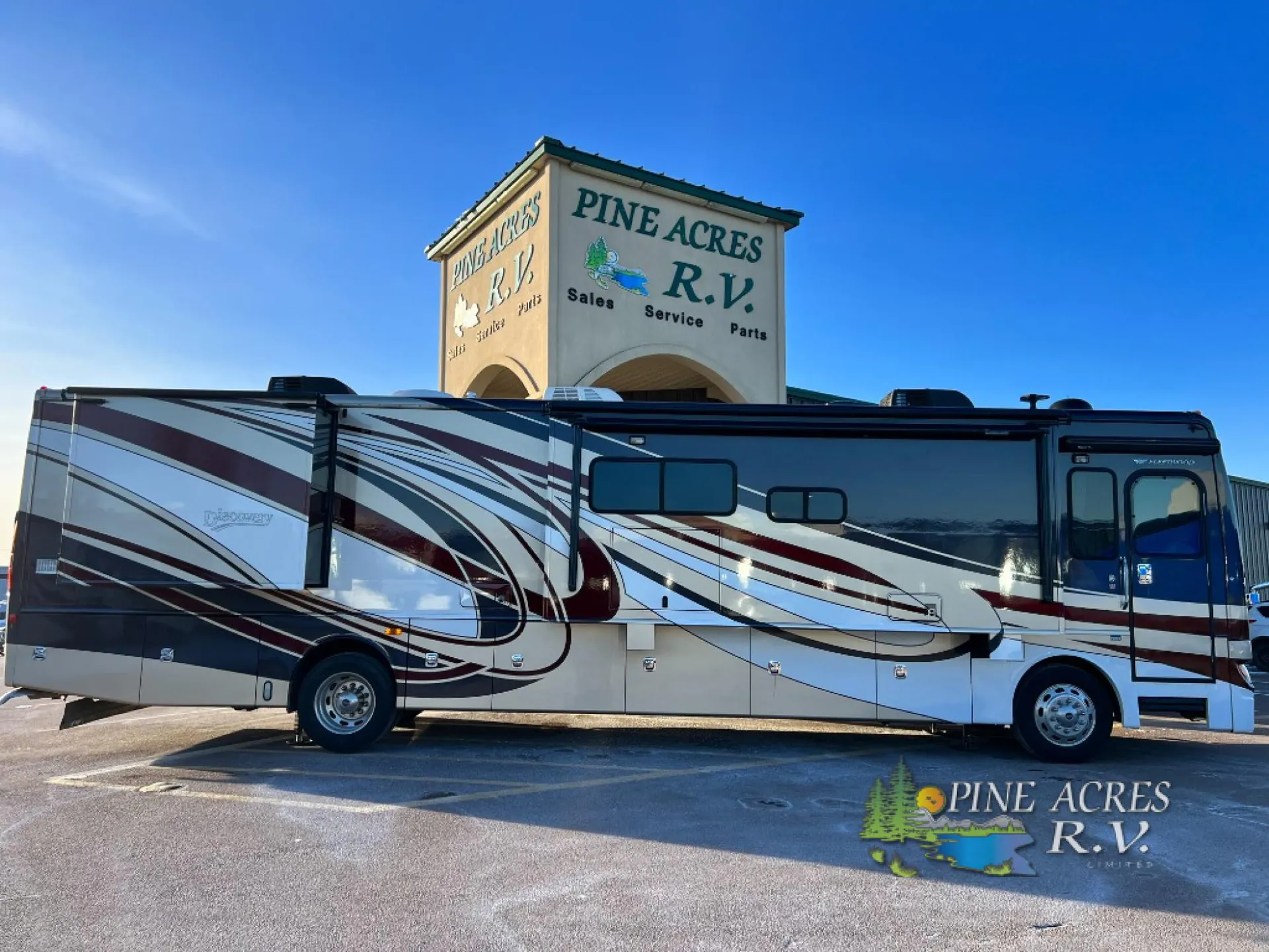 2013 Fleetwood Discovery 40X - Photo 2