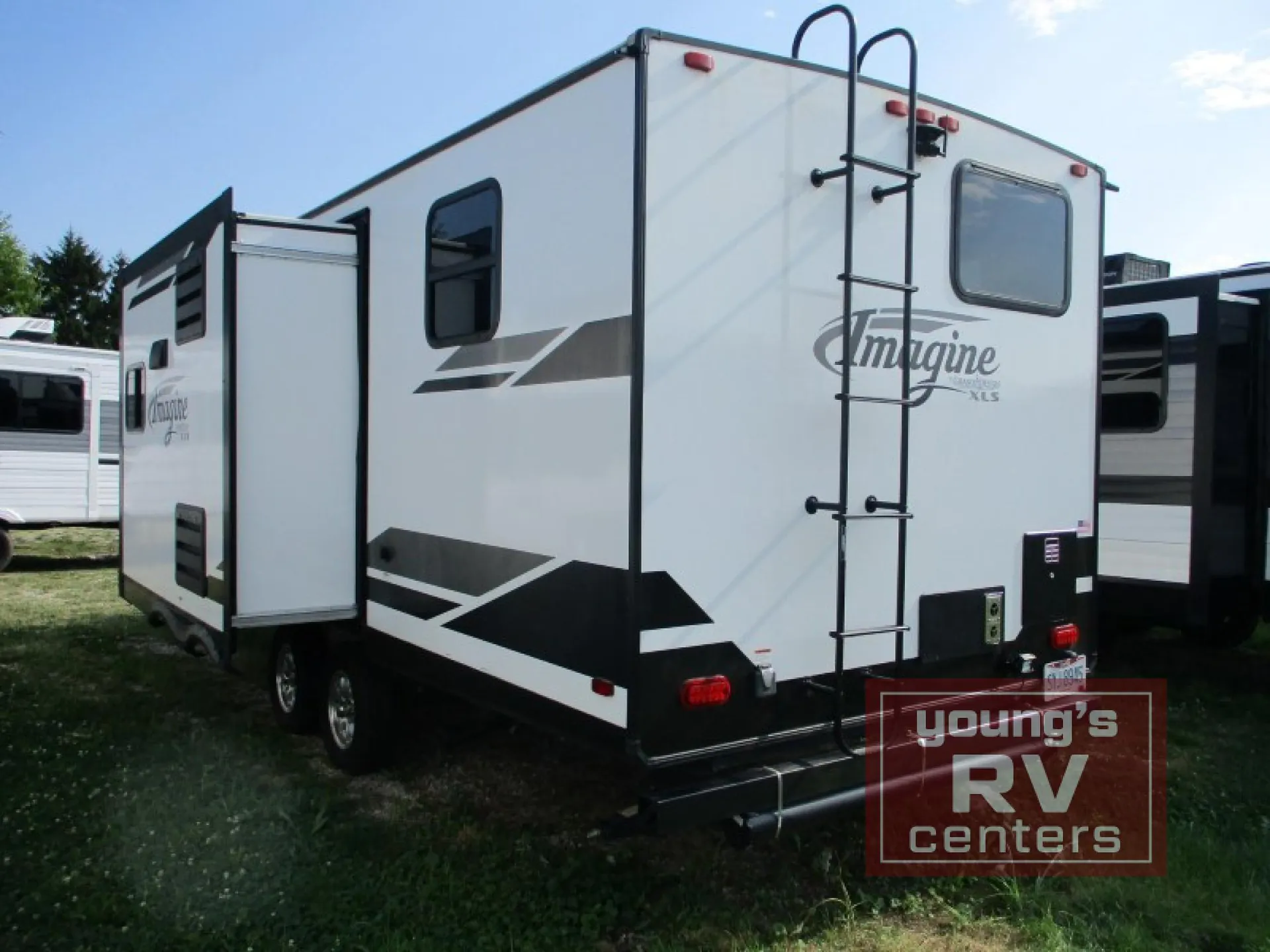 2021 Grand Design Imagine XLS 23BHE - Photo 3