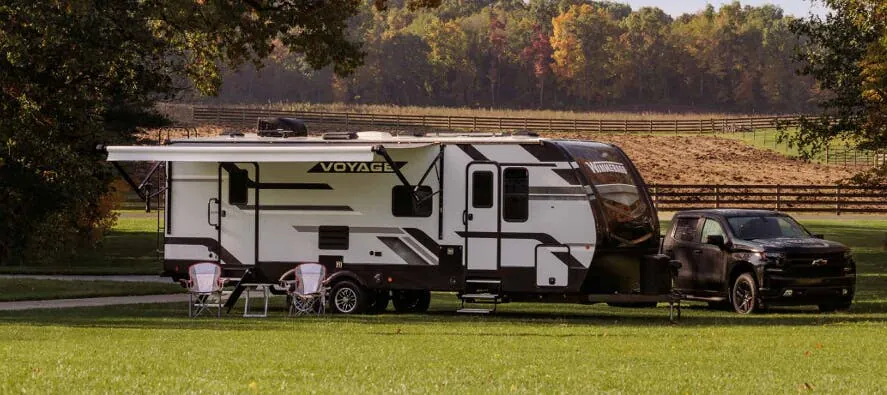 Winnebago Voyage 3235RL exterior
