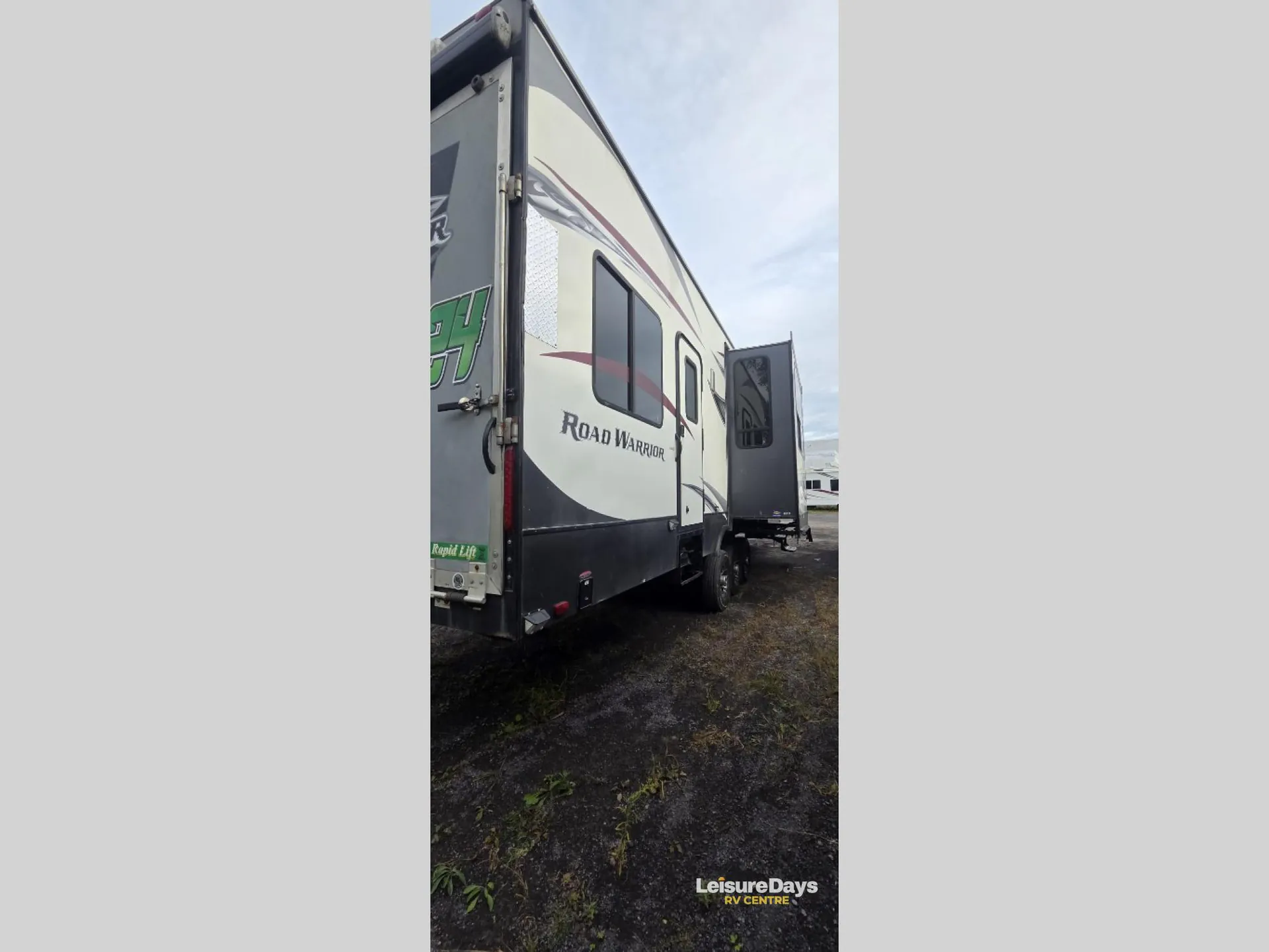 2018 Heartland Road Warrior 396 - Photo 4