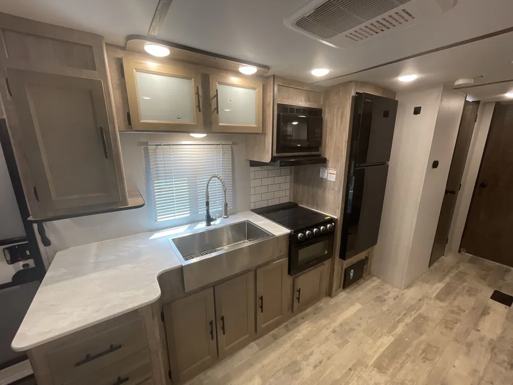 2024 Gulf Stream Conquest 323TBR, Photos photo 10