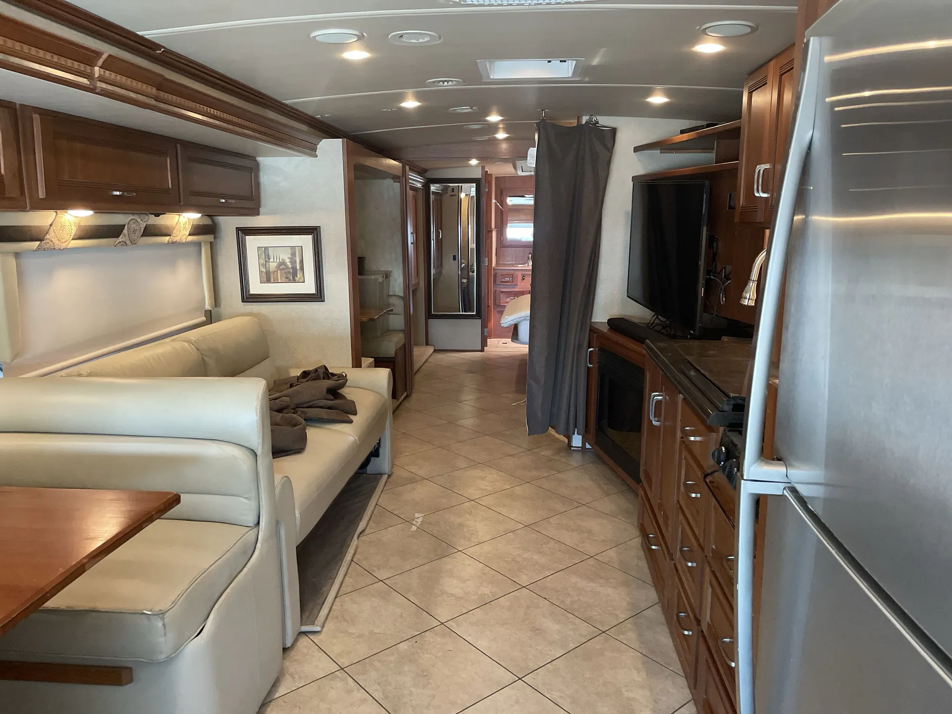 2015 Winnebago Solei 38R — living area main