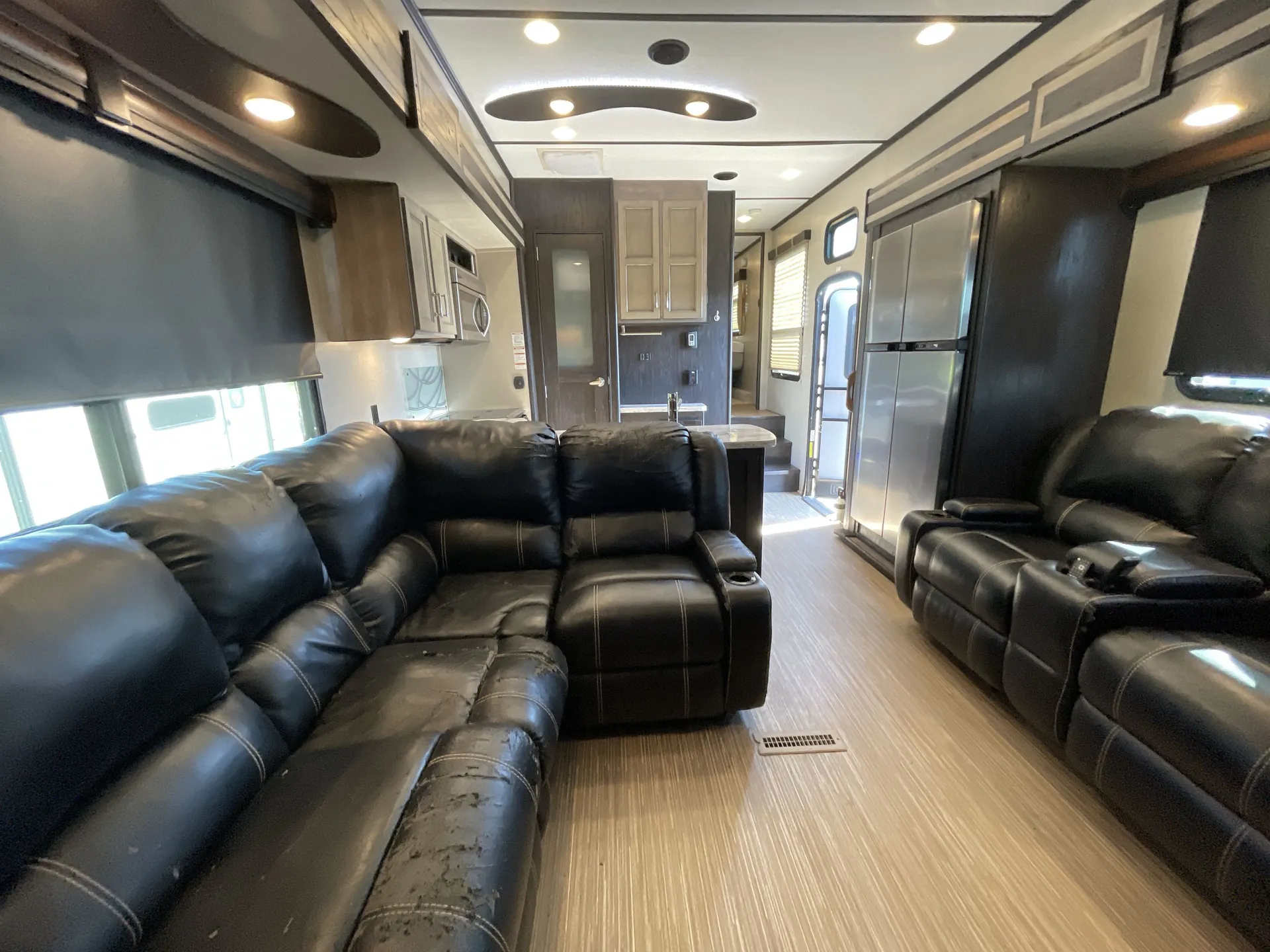 2017 Keystone Fuzion 414 — living area main