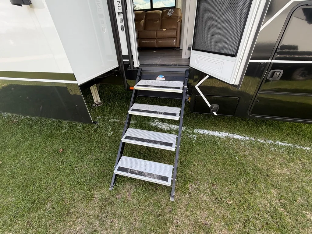2025 Brinkley Model G 3970, Photos photo 9