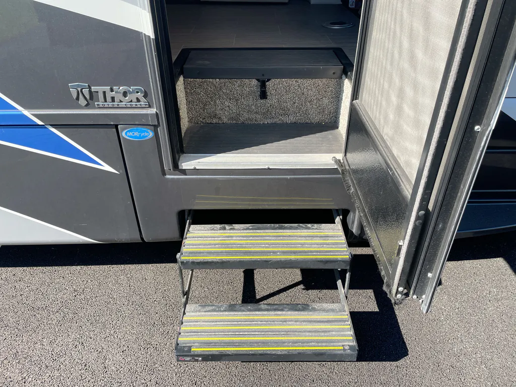 2023 Thor Motor Coach Tiburon 24FB, Photos photo 22
