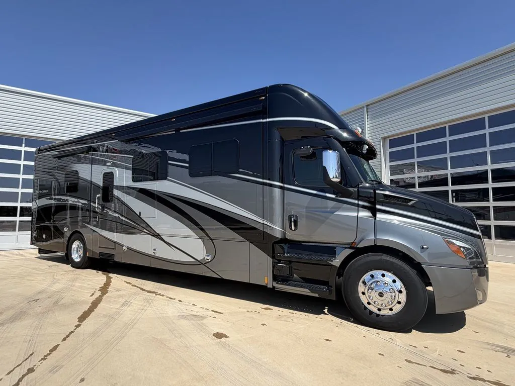 2024 Renegade RV Explorer 40ERB - Photo 4