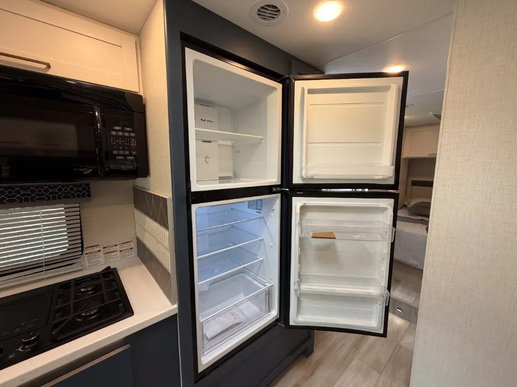 2027 Thor Motor Coach Quantum HS31, Photos photo 26