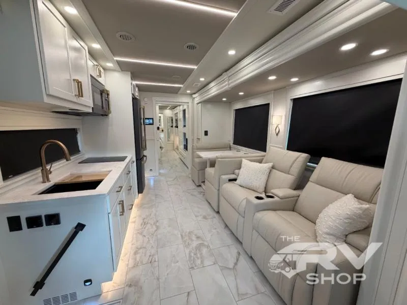 2027 ShowHauler Adventure A45BB - Photo 4