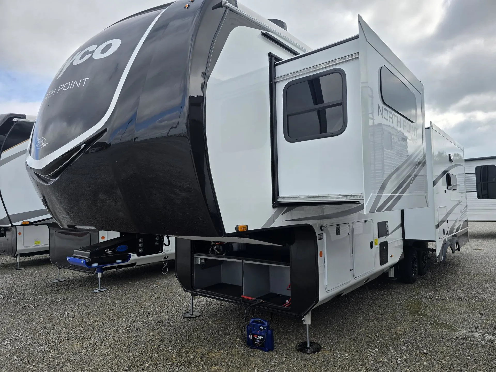 2026 Jayco North Point 310RLTS - Photo 4