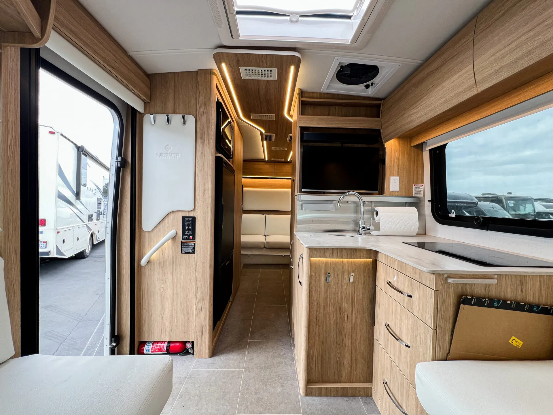 2026 Leisure Travel Wonder W24RL - Photo 4