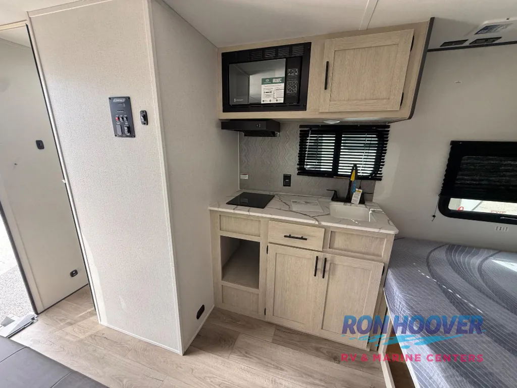 2026 Shasta Compact 17DB, Photos photo 6