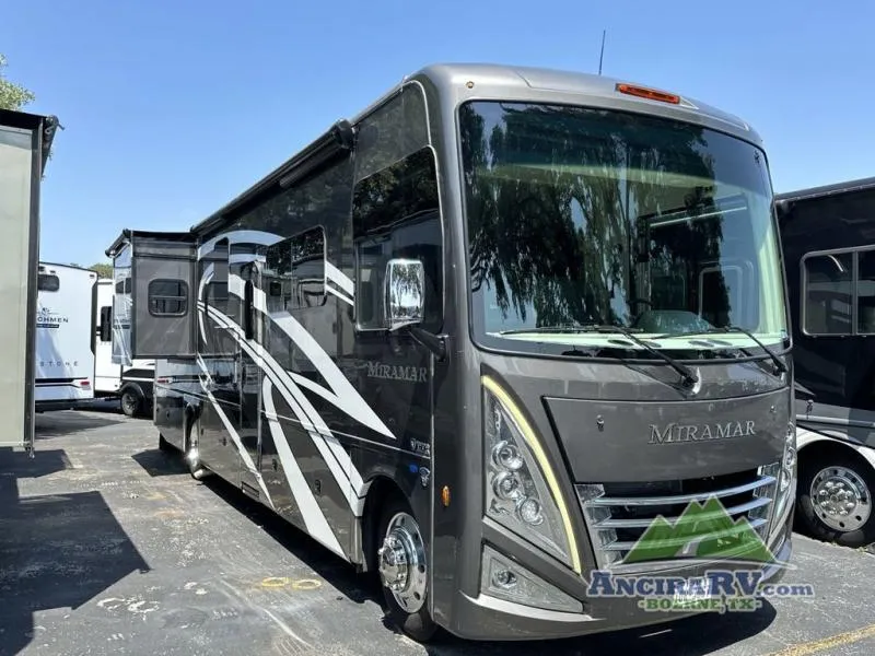 2022 Thor Motor Coach Miramar 34.7 - Photo 3