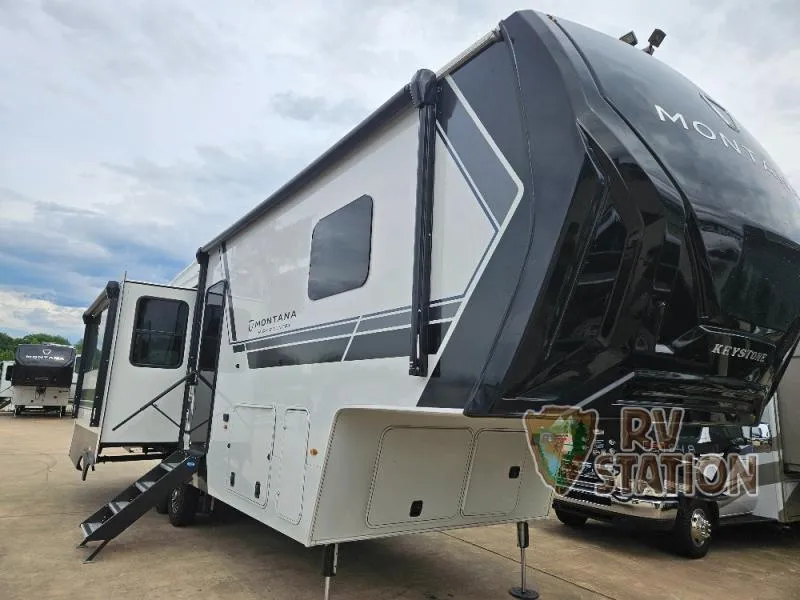 2026 Keystone Montana High Country 290RL - Photo 3