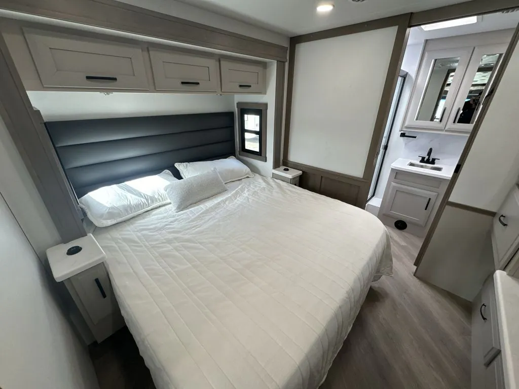 2027 Entegra Coach Emblem 36U, Photos photo 9