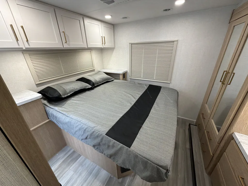 2027 Thor Motor Coach Freedom Elite 31FE, Photos photo 15