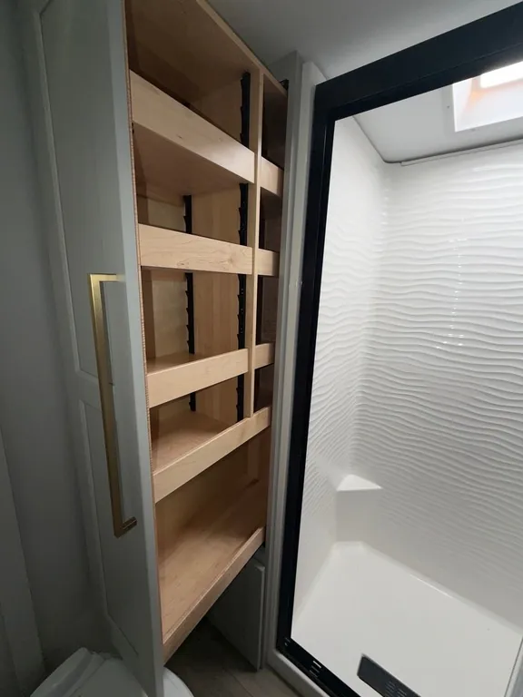 2025 Brinkley Model G 3970, Photos photo 32