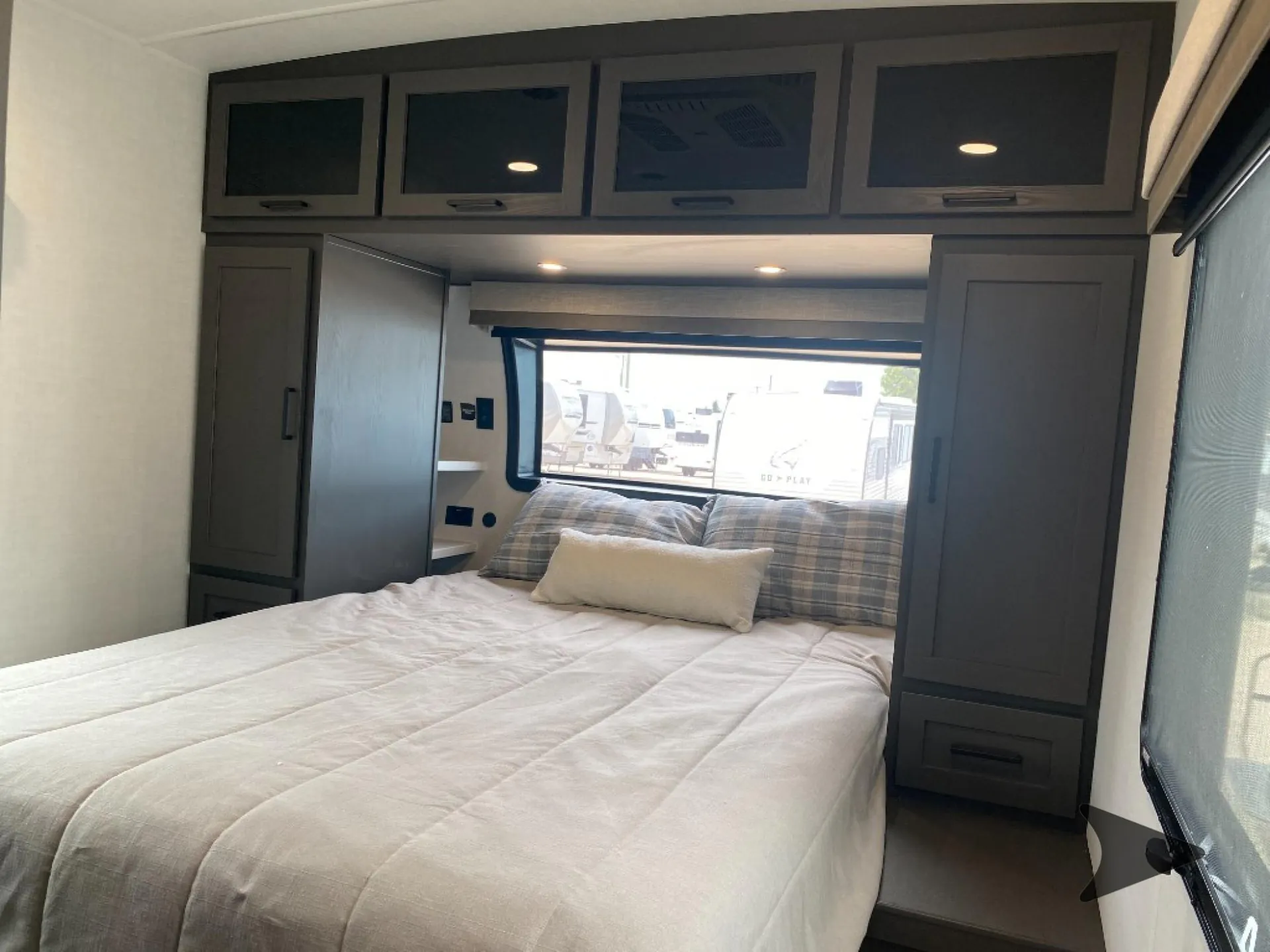 2027 Forest River Rockwood Ultra Lite 2916RL — Photo 6