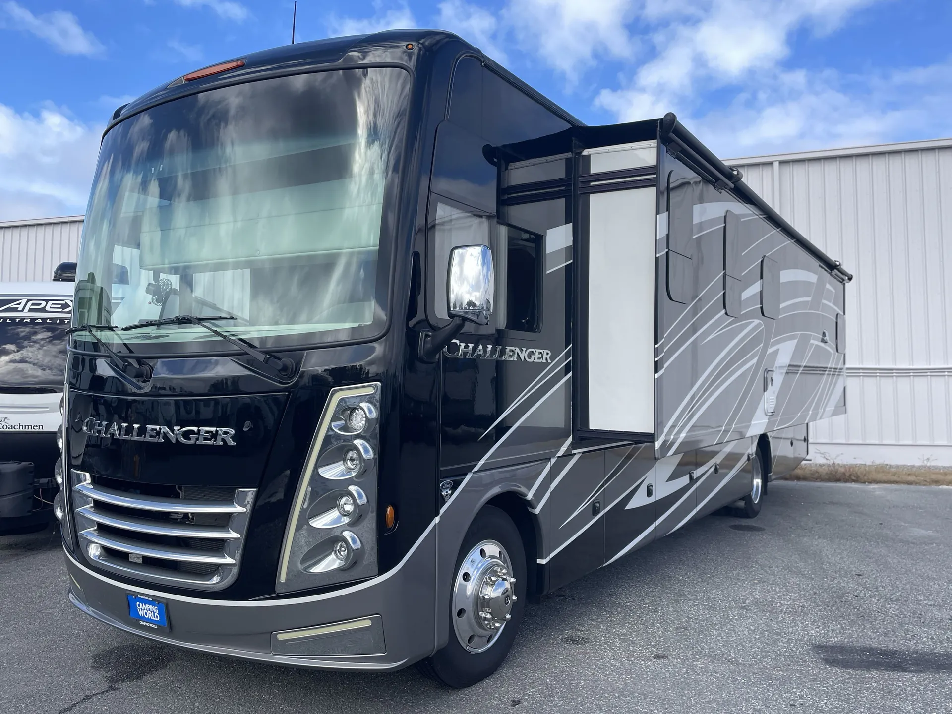 2023 Thor Motor Coach Challenger 36FA - Photo 2