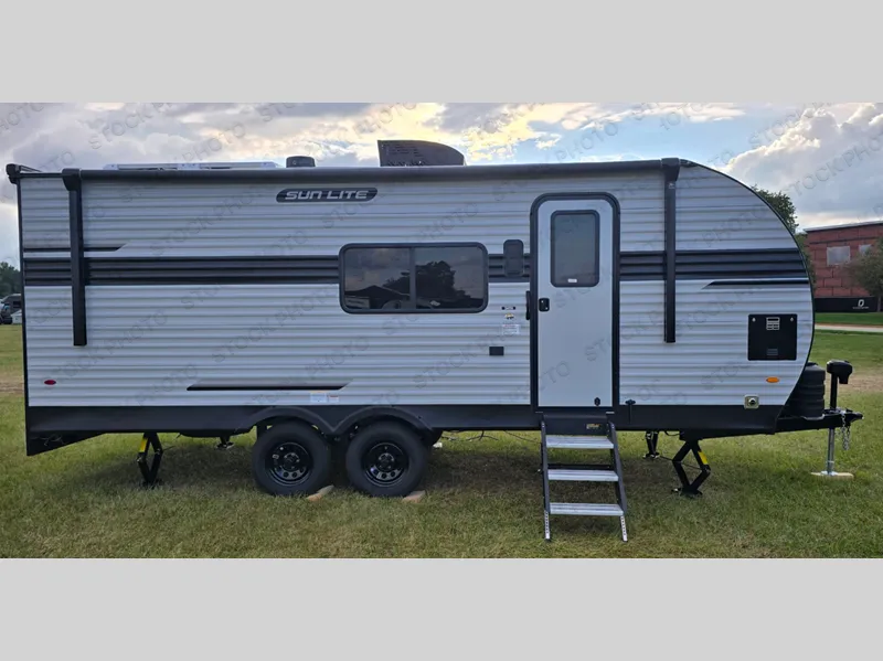 2026 Sunset Park RV Sun Lite 24TH - Photo 2