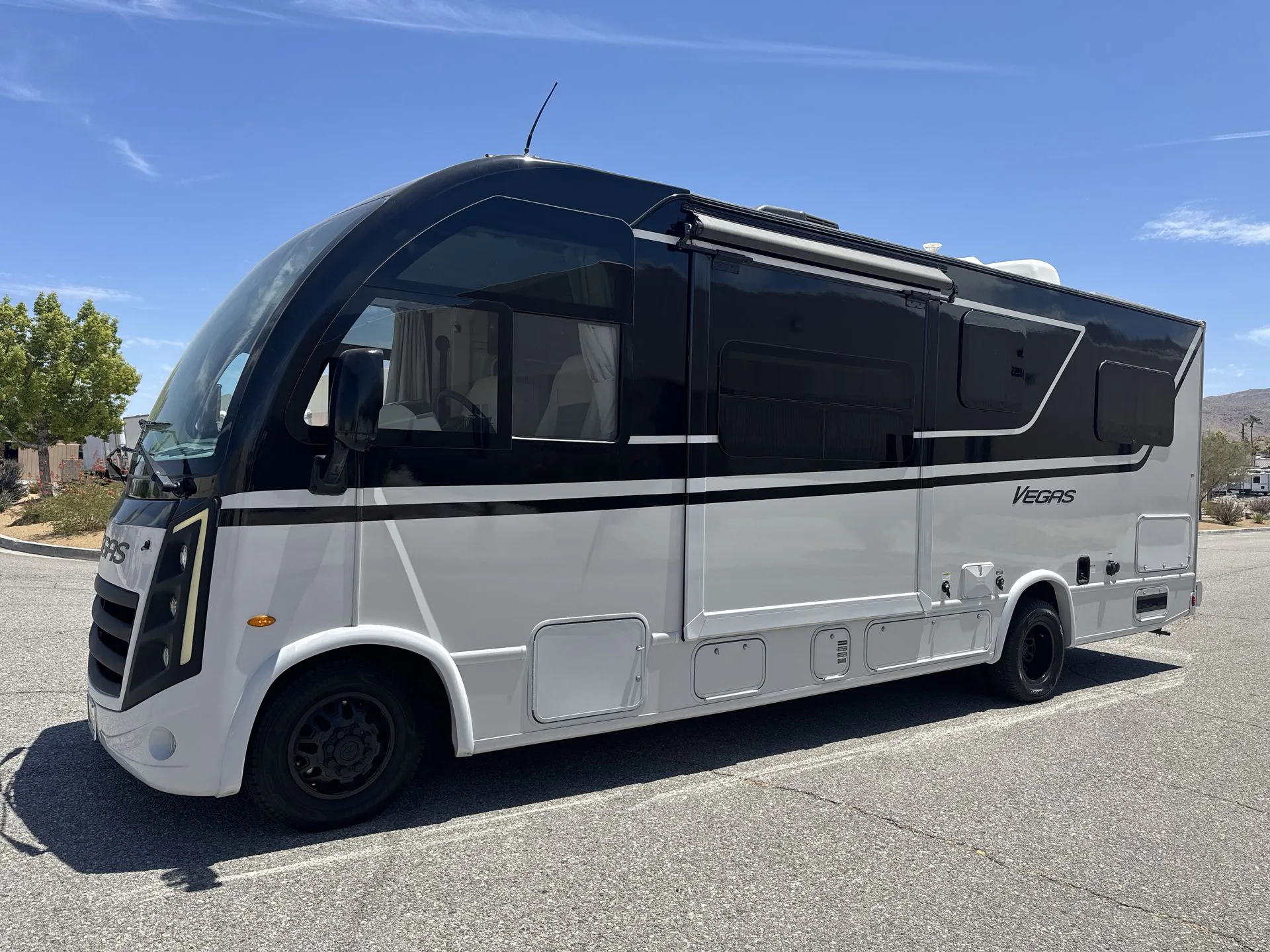 2026 Thor Motor Coach Vegas 262 - Photo 4
