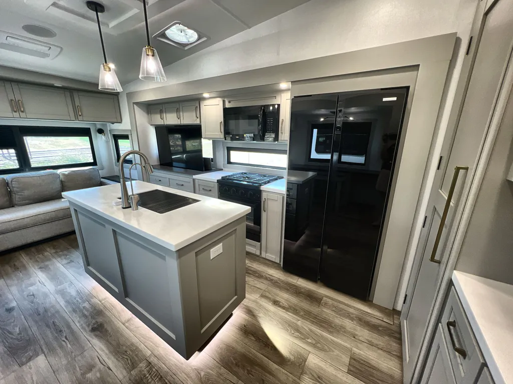 2025 Brinkley Model Z 3610, Photos photo 13