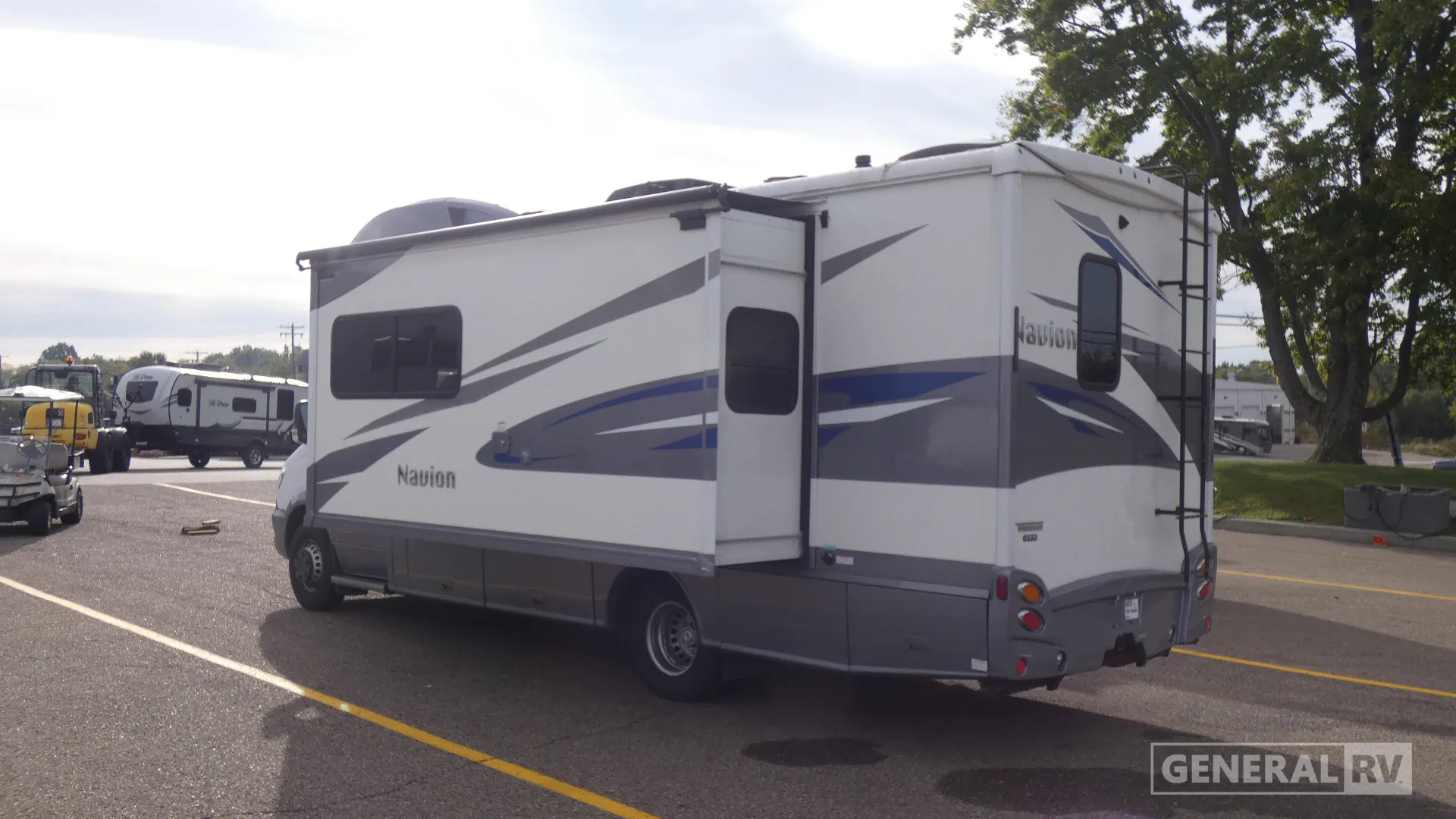 2018 Winnebago Navion 24D - Photo 4