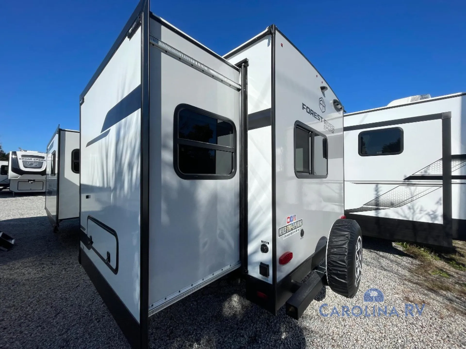 2025 Forest River Grand Surveyor 275FKBS — Photo 6