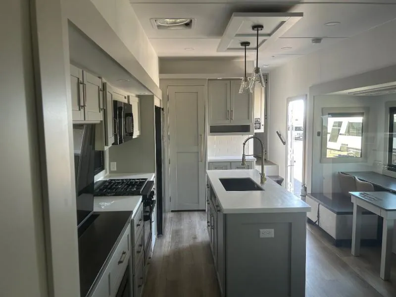 2026 Brinkley Model Z 3515, Photos photo 6
