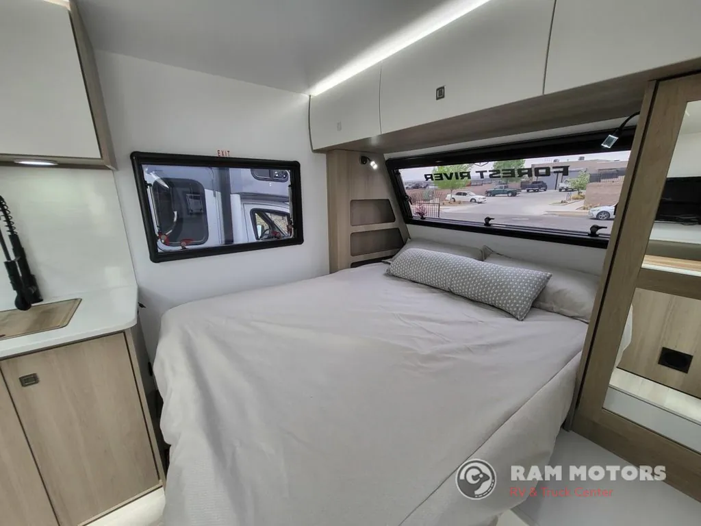2026 Palomino Pause 194, Photos photo 11