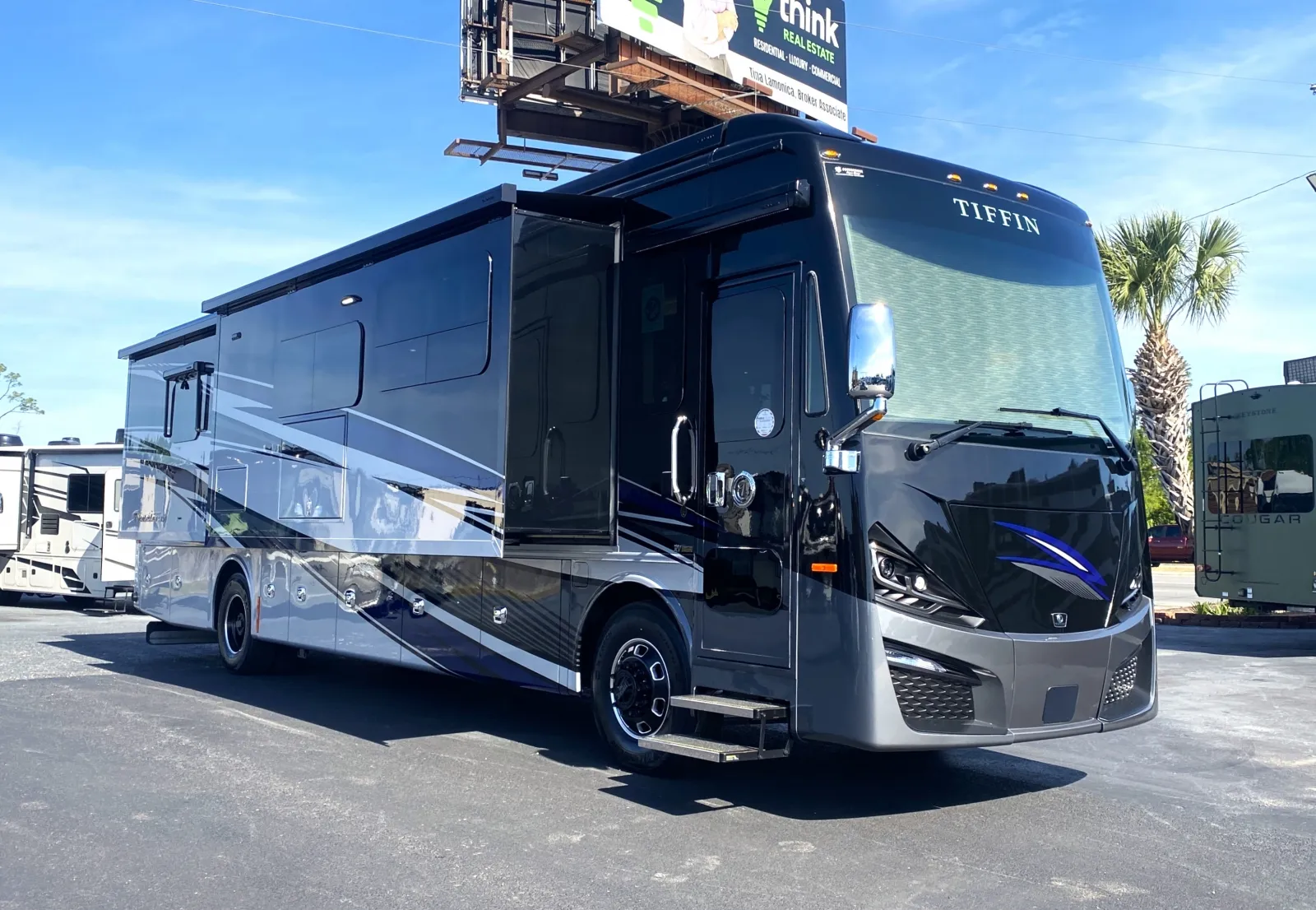 2026 Tiffin Phaeton 40 IH - Photo 2