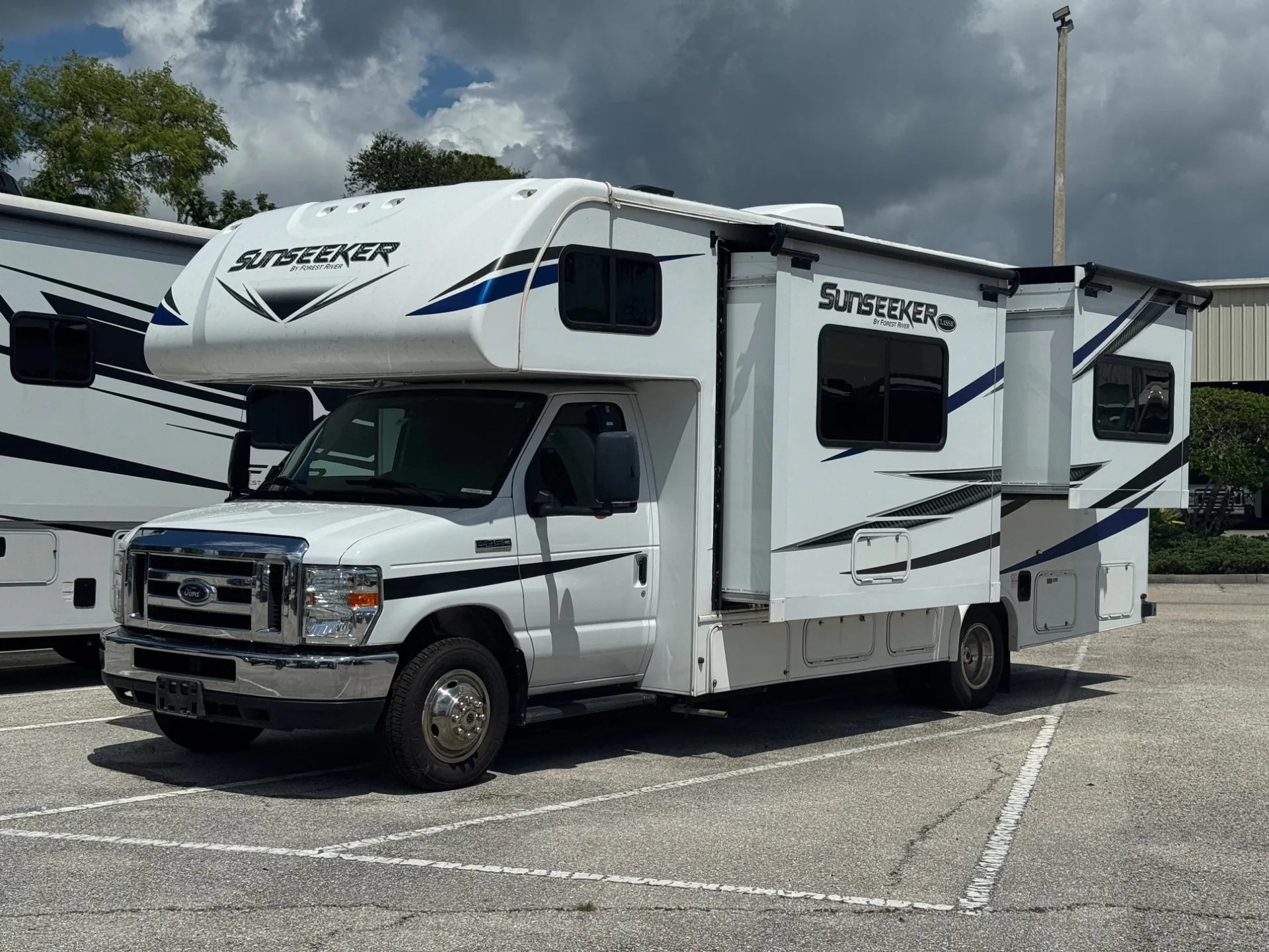 2021 Forest River Sunseeker 2440DS - Photo 3