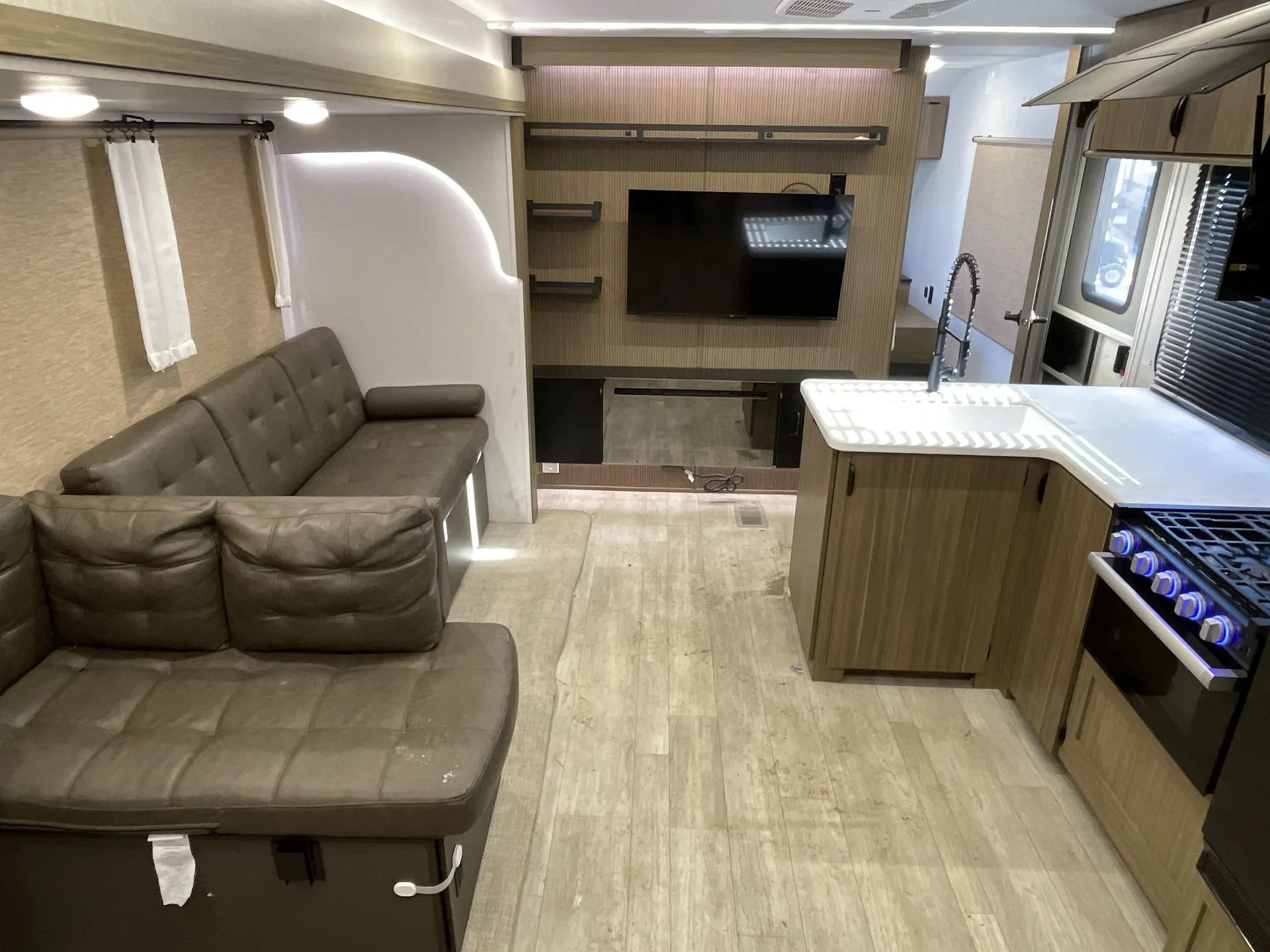 2025 Forest River Wildwood 31KQBTS — living area main