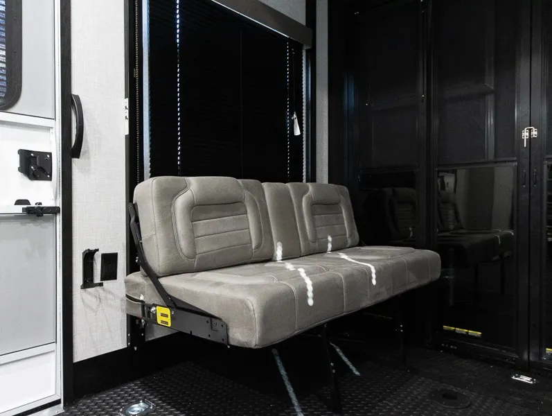 2025 Jayco Seismic Luxury Series 4113, Garage photo 3