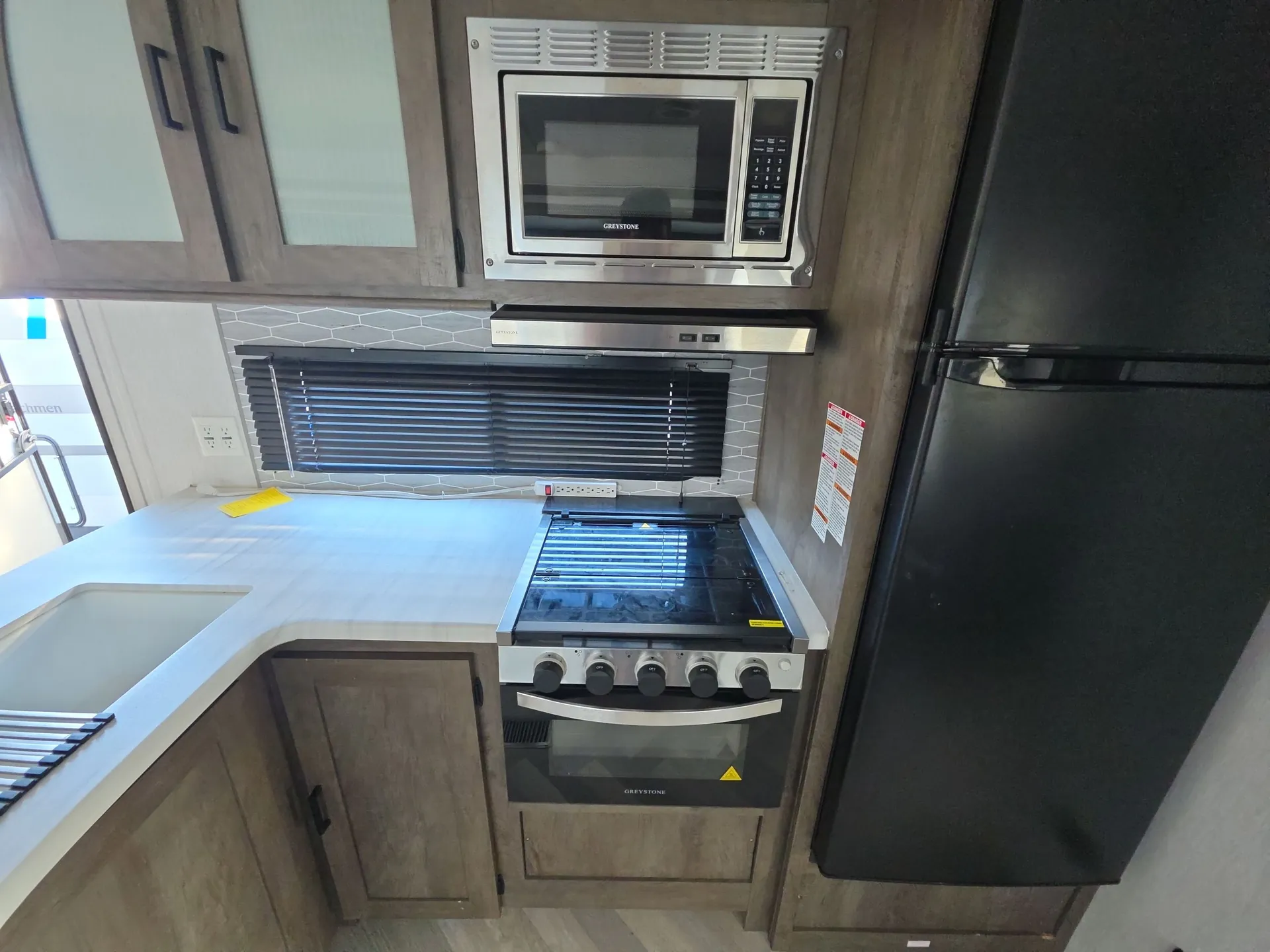 2022 Forest River Salem 33TS — stove oven