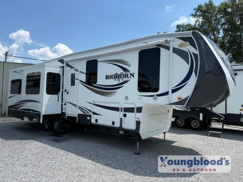 2016 Heartland Bighorn 3270RS - Photo 2