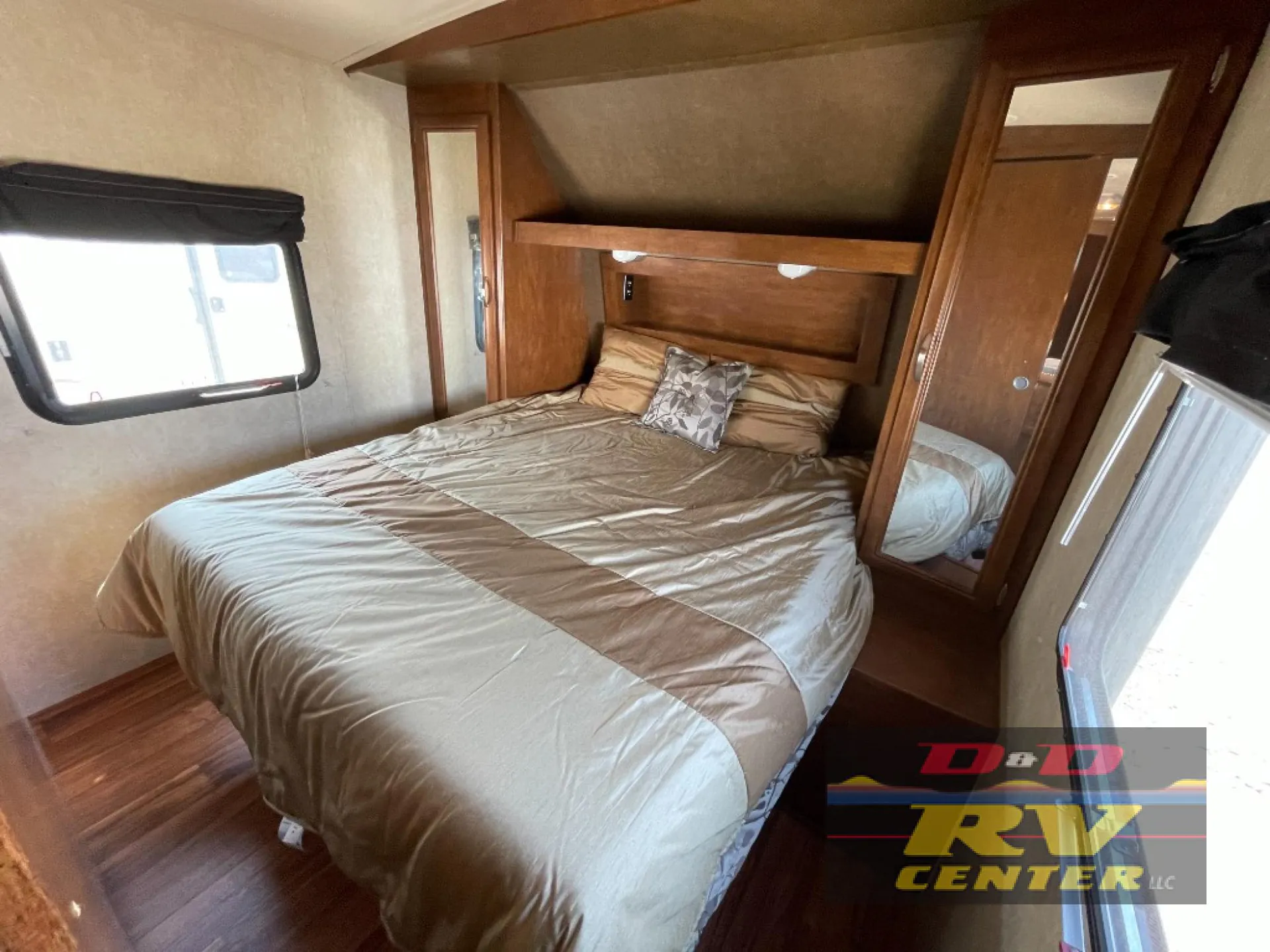 2016 Forest River Vibe 272BHS — Photo 7